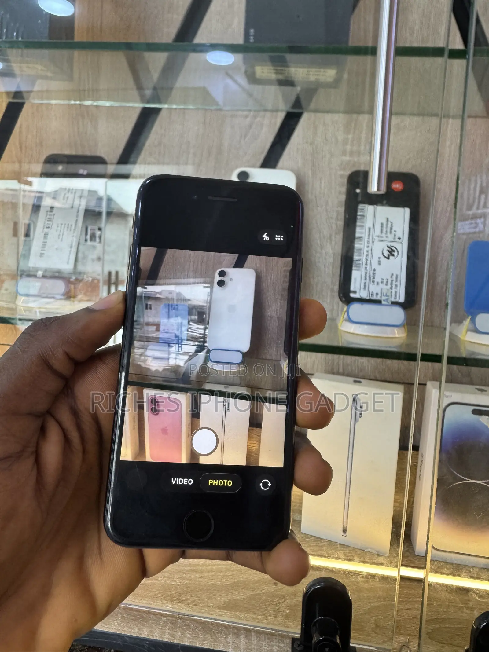 Apple iPhone SE 128 GB Black