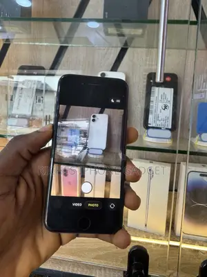 Apple iPhone SE 128 GB Black