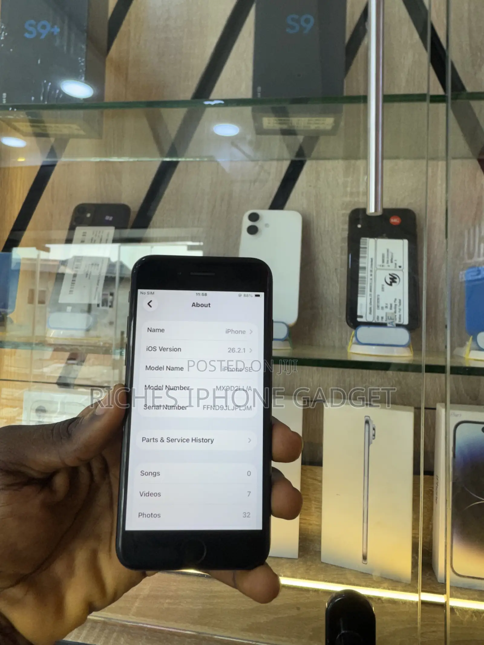 Apple iPhone SE 128 GB Black