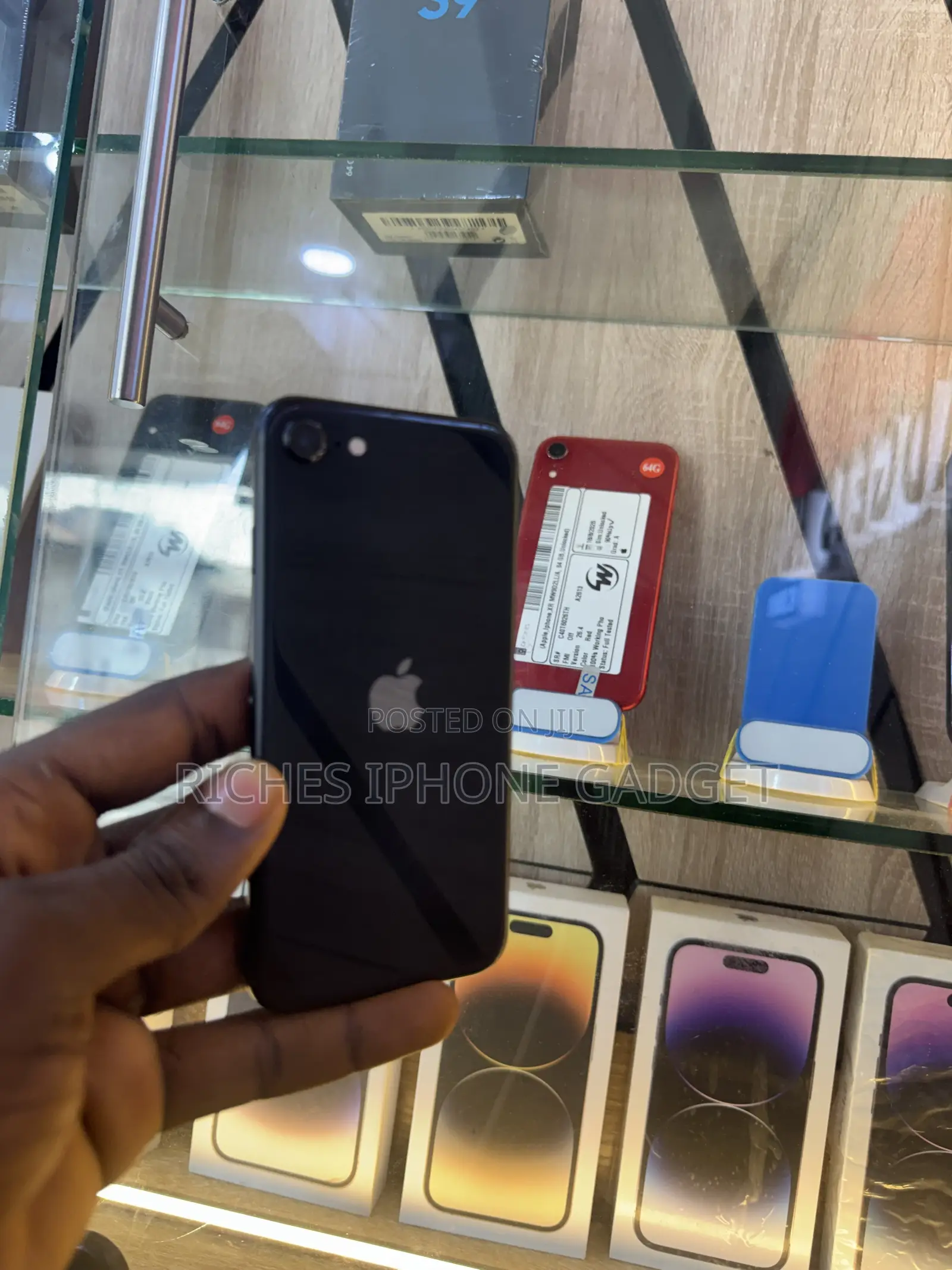 Apple iPhone SE 128 GB Black