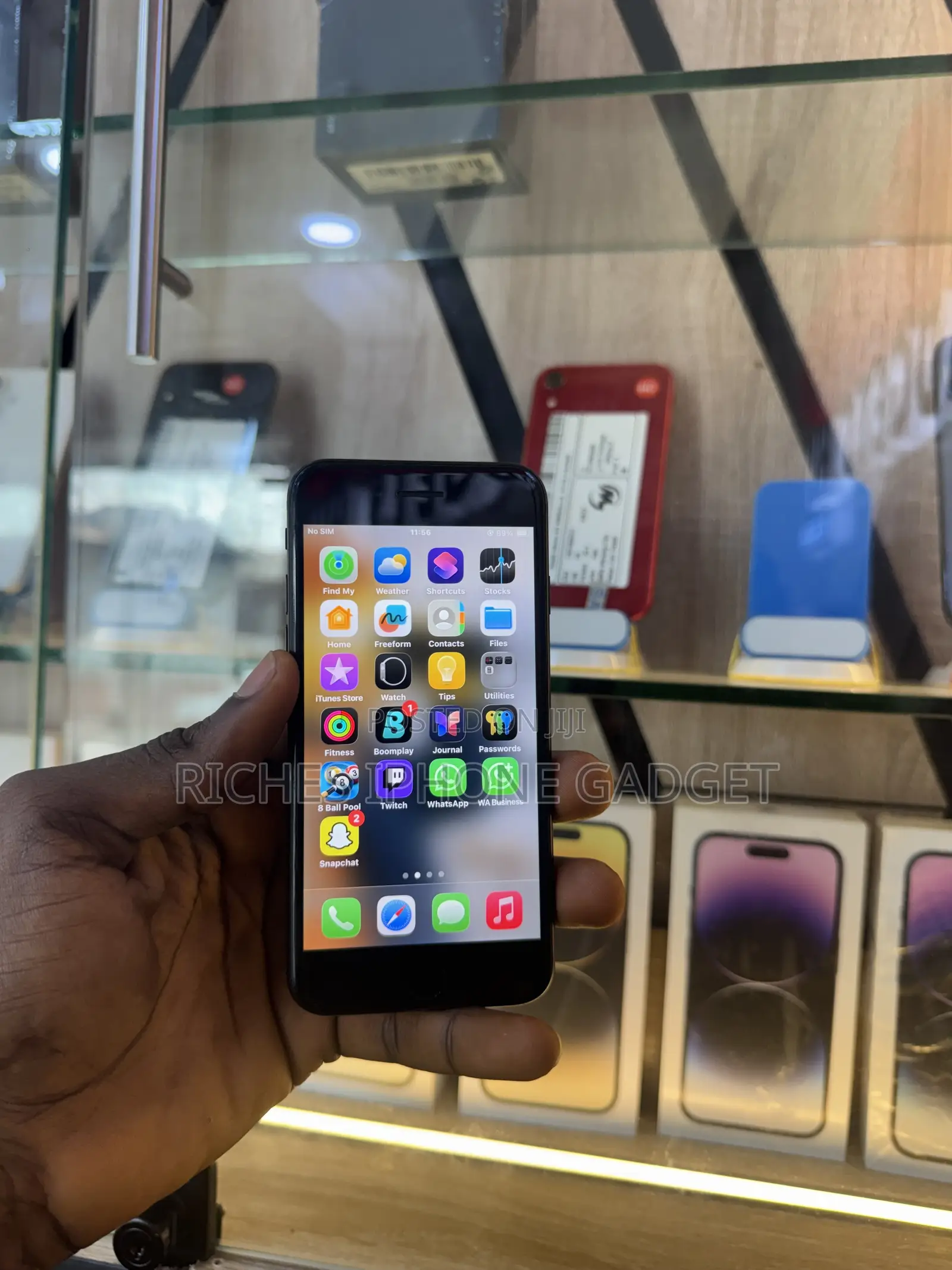 Apple iPhone SE 128 GB Black