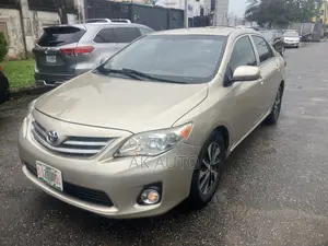 Toyota Corolla LE 4dr Sedan (1.8L 4cyl 4A) 2010 Gold