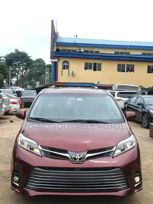Toyota Sienna XLE 8 Passenger FWD 2020 Burgundy