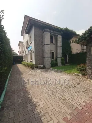 4bdrm Duplex in Off Admiralty Way for sale