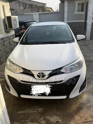Toyota Yaris XLE Sedan 4dr 2019 White