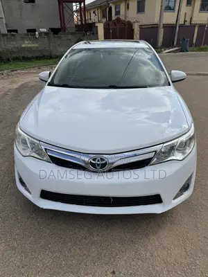 Toyota Camry XLE 4dr Sedan (2.5L 4cyl 6A) 2012 White