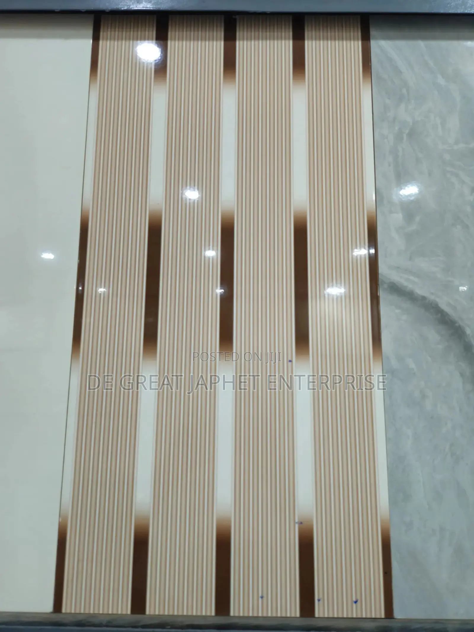 Wall Tiles Grossly