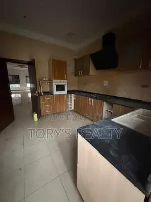 4bdrm Duplex in Banana Island for rent