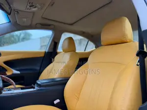 Lexus IS 2009 Yellow