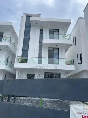 5bdrm Duplex in Orchid Road, Chevron for sale