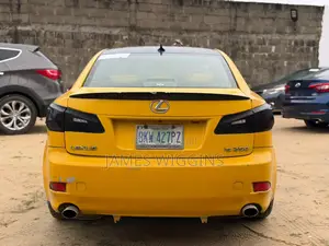 Lexus IS 2009 Yellow