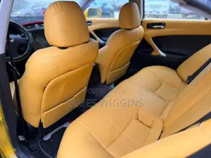 Lexus IS 2009 Yellow