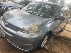 Toyota Sienna 2005 Blue