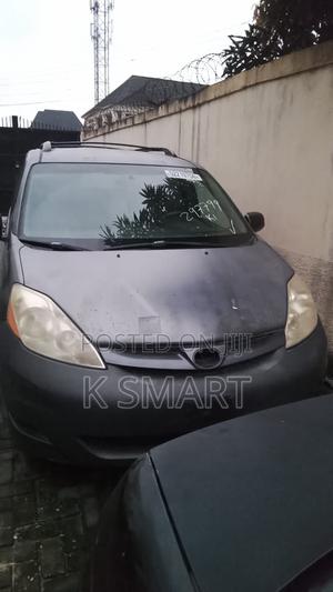 Toyota Sienna LE 8 Passenger 2010 Gray