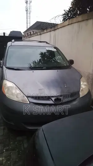 Toyota Sienna LE 8 Passenger 2010 Gray
