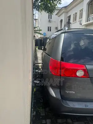 Toyota Sienna LE 8 Passenger 2010 Gray