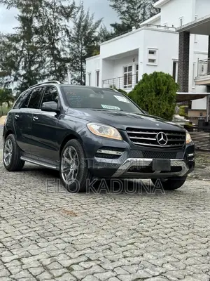 Mercedes-Benz M Class ML350 4MATIC 4dr SUV AWD (3.5L 6cyl 7A) 2014 Gray