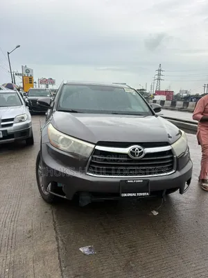 Toyota Highlander XLE 4dr SUV AWD (3.5L 6cyl 6A) 2015 Brown