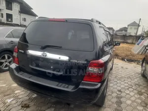 Toyota Highlander Base FWD 2004 Black