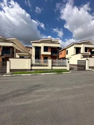 4bdrm Duplex in In An Estate for sale