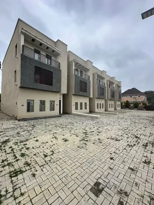 4bdrm Duplex in Beger Yard Lifecamp for sale