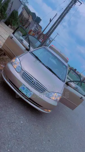 Toyota Corolla 2004 Gold