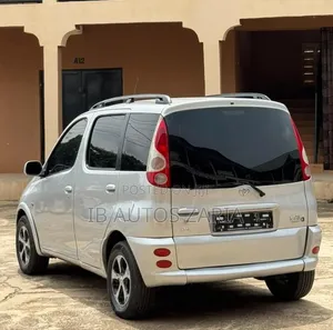 Toyota Verso 2010 Silver