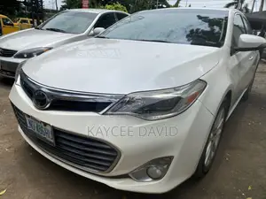 Toyota Avalon Limited Sedan FWD (3.5L 6cyl 6A) 2013 White