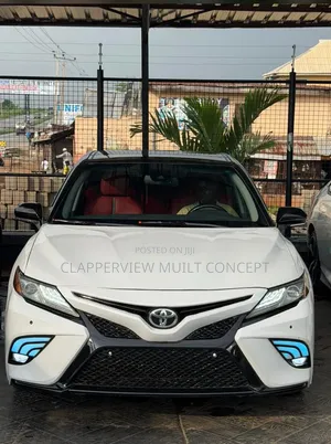 Toyota Camry XSE FWD (2.5L 4cyl 8AM) 2018 White