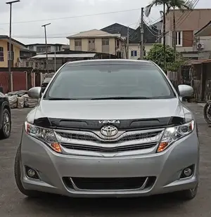 Toyota Venza XLE 2012 Silver