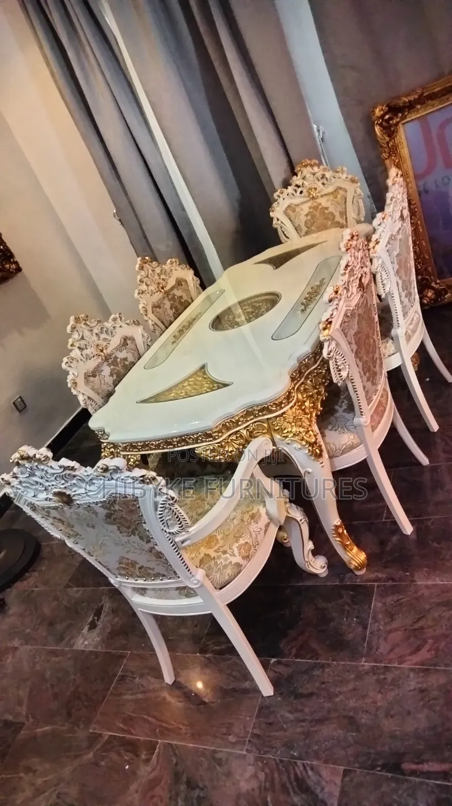 Royal Dining Table