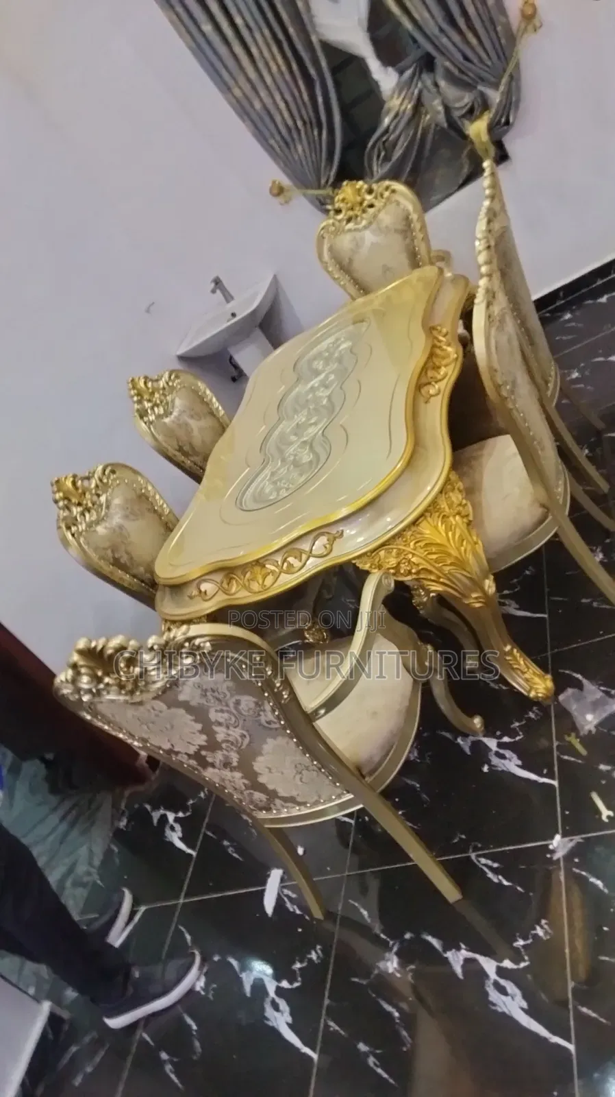 Royal Dining Table