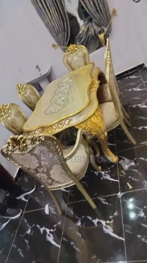 Royal Dining Table
