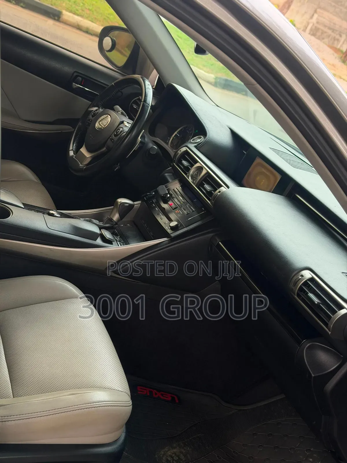 Lexus IS 2014 Gold