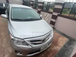 Toyota Corolla 2010 Silver