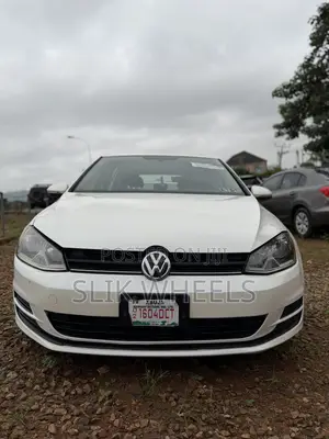Volkswagen Golf TSI 2-Door FWD 2016 White