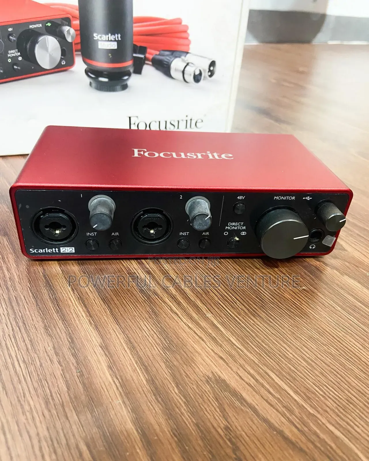 Focusrite Scarlett 2i2 Studio
Bundle
