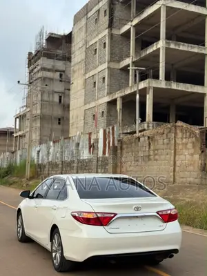 Toyota Camry XLE 4dr Sedan (2.5L 4cyl 6A) 2015 White