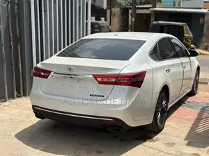 Toyota Avalon Touring FWD Sedan (3.6L 6cyl 6A) 2016 White