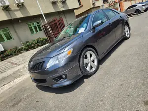 Toyota Camry SE 4dr Sedan (2.5L 4cyl 6AM) 2010 Gray