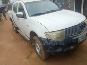 Mitsubishi L200 Double Cab 2.5 180hp 4WD 2012 White