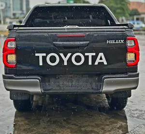 Toyota Hilux 2025 Black