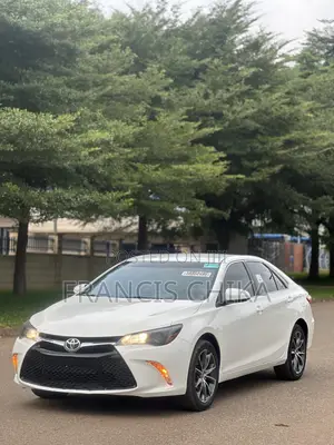 Toyota Camry XLE 4dr Sedan (2.5L 4cyl 6A) 2017 White