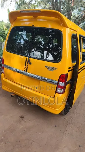 Suzuki Every 2008 Yellow