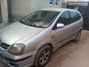 Nissan Almera Tino