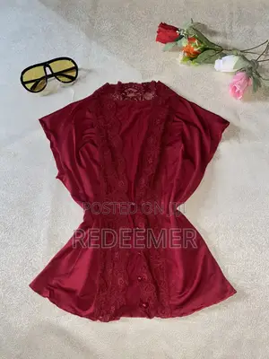 Short Sleeve Lace Splicing Tight Low-Necked Exposed Chest