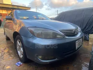 Toyota Camry LE 4dr Sedan (2.4L 4cyl 5A) 2005 Blue