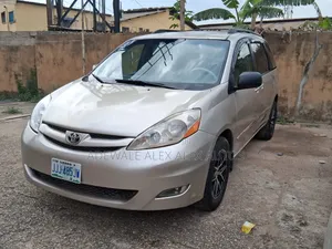 Toyota Sienna 2008 Gold