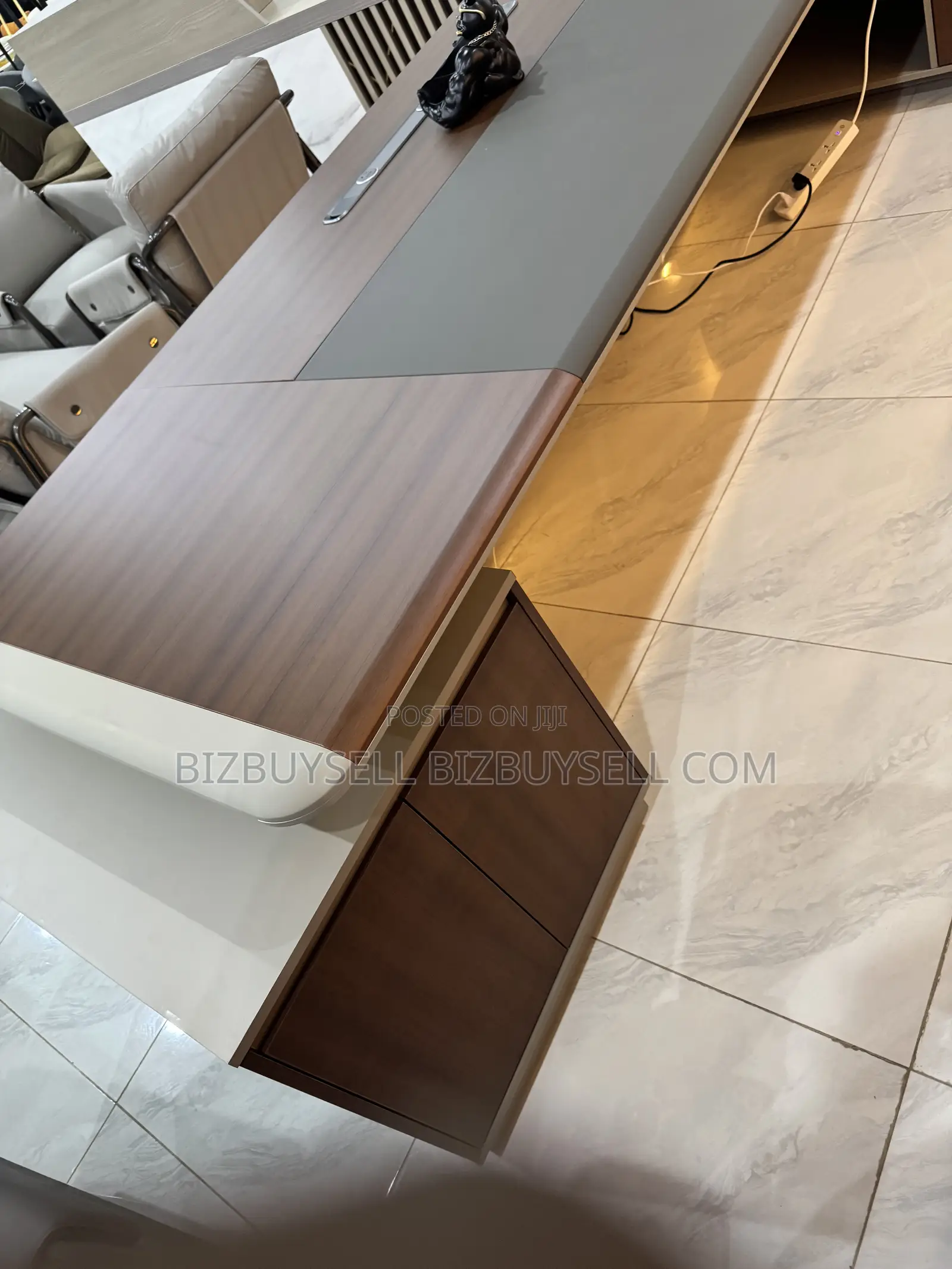 Modern Executive Office Table With Bookshelf