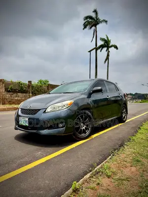 Toyota Matrix Hatchback FWD (1.8L 4cyl 5M) 2010 Gray